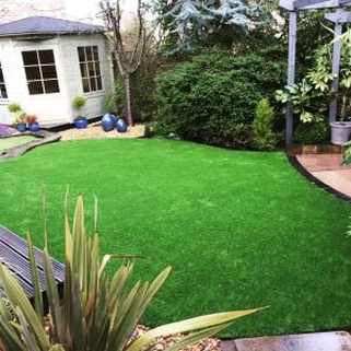 Hluav taws xob Turf Backyard